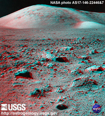  Apollo 17 Anaglyph 3D Station 9 Looking North jpg 121 kB
